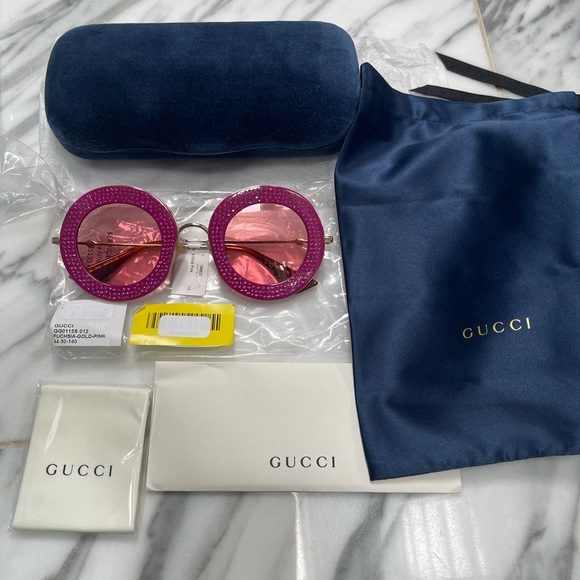 GUCCI UNISEX FUCHSIA CRYSTAL PAVE SUNGLASSES FROM THE BLIND BY LOVE COLLECTIONS - Picture 14 of 16